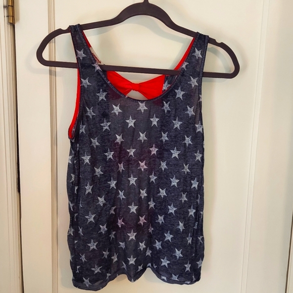 Patriotic Tank With Cutouts - Picture 3 of 5